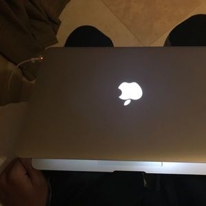 APPLE MACBOOK AIR
